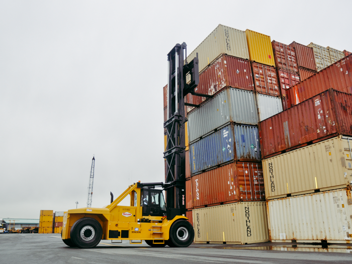 intermodal-container-handling-forklift