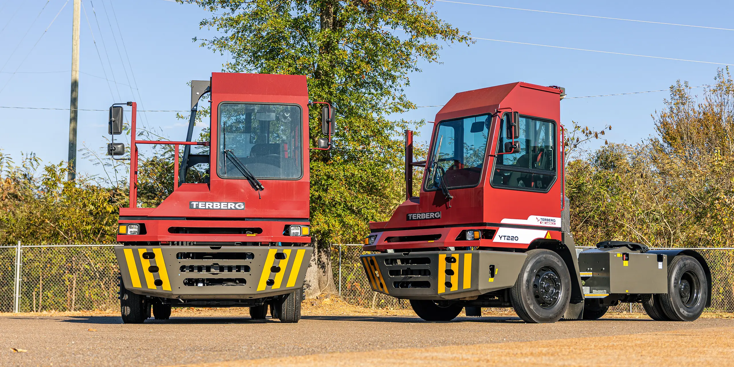 yt-220_terminal_tractor